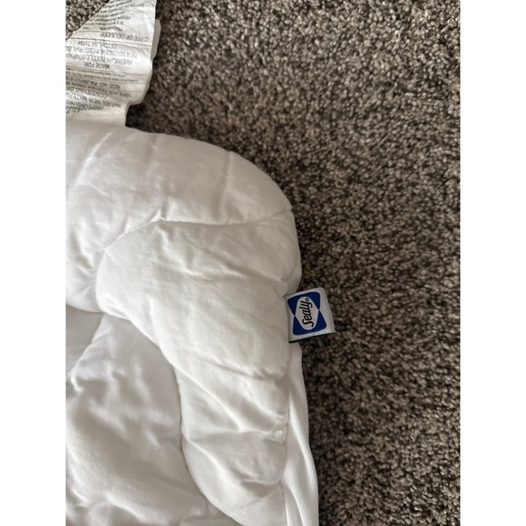 Sealy Twin Mattress‎ protection cover - Picture 4 of 8